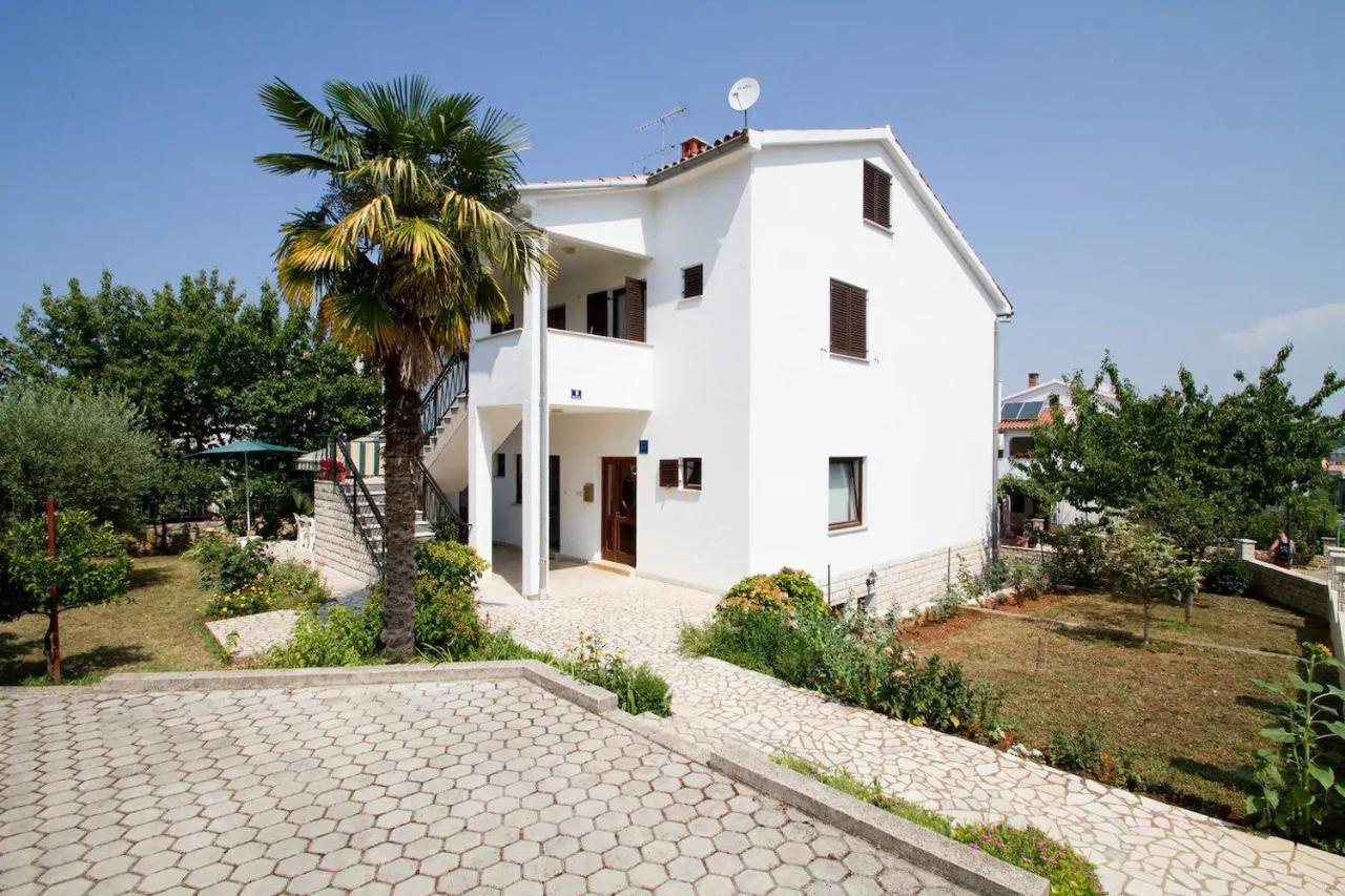 Laura'S Apartment Porec Exterior photo
